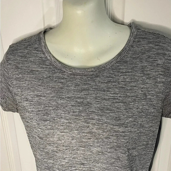 Under Armour Heat Gear Running Short Sleeve Running top Small - Picture 2 of 6